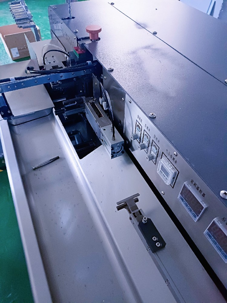 自動(dòng)剝線打端機(jī)，多芯線自動(dòng)打端機(jī)，全自動(dòng)裁線打端機(jī)